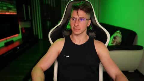 Dorian Reyes online show from October 16, 1:24 am