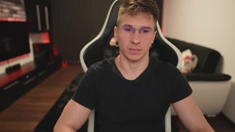 Dorian Reyes online show from December 3, 1:00 am