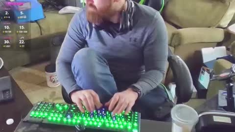 DotYourEyezez  online show from January 18, 7:58 pm