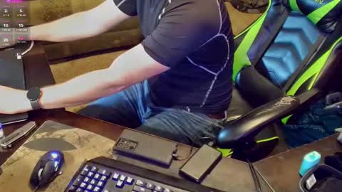 DotYourEyezez  online show from December 28, 12:04 am