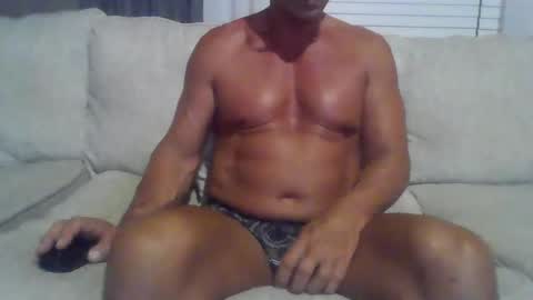 Snapshot of downdog925 chatting on October 11, 8:29 am Some guy in Florida online show from October 11, 8:29 am