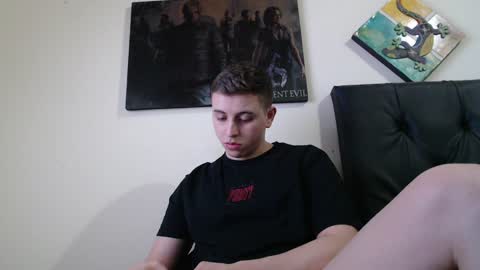 draco_boy2000 online show from December 9, 7:24 pm