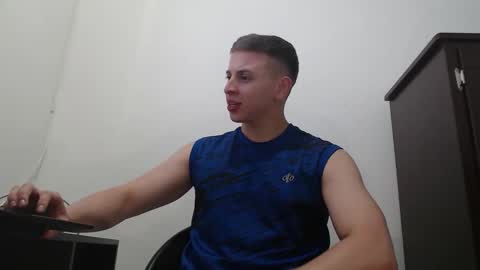 draco_boy2000 online show from October 7, 10:14 pm