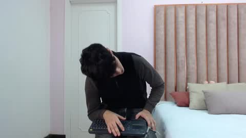 drakecollinss online show from March 6, 1:05 am