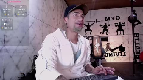 Snapshot of drakeneumann chatting on October 7, 3:54 am Drake Neuman online show from October 7, 3:54 am