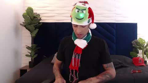 Snapshot of drakeneumann chatting on December 5, 3:04 am Drake Neuman online show from December 5, 3:04 am