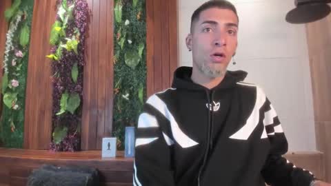 Snapshot of drakeneumann chatting on September 26, 4:21 am Drake Neuman online show from September 26, 4:21 am