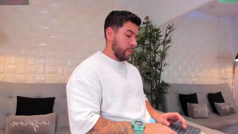 cris online show from December 7, 4:20 am