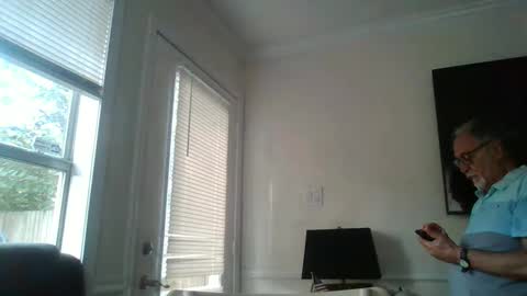 Snapshot of dsmoov_ chatting on October 18, 3:28 pm SmoovFanz online show from October 18, 3:28 pm