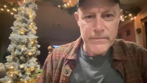 Snapshot of dudeinnh chatting on December 20, 9:17 pm Steve online show from December 20, 9:17 pm