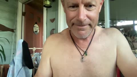 Snapshot of dudeinnh chatting on October 3, 9:42 pm Steve online show from October 3, 9:42 pm