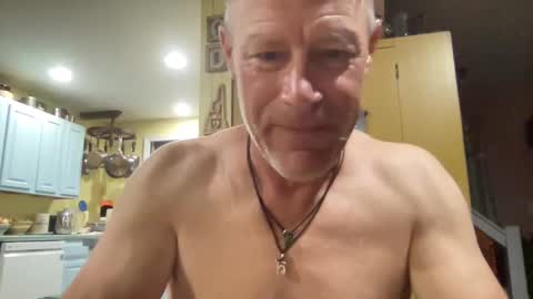 Snapshot of dudeinnh chatting on September 25, 10:36 am Steve online show from September 25, 10:36 am