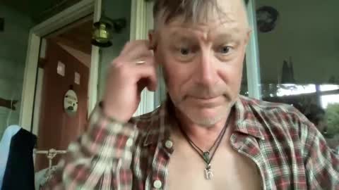 Snapshot of dudeinnh chatting on September 26, 10:18 pm Steve online show from September 26, 10:18 pm