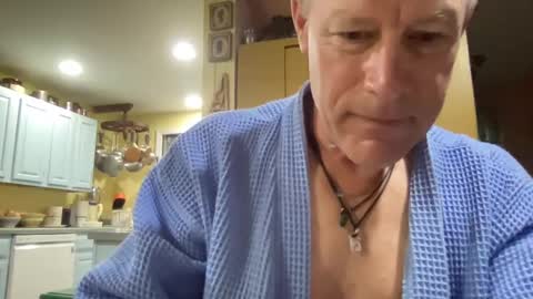 Snapshot of dudeinnh chatting on September 30, 10:52 am Steve online show from September 30, 10:52 am