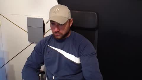 Snapshot of duncanstones chatting on September 24, 5:18 am DuncanStone online show from September 24, 5:18 am