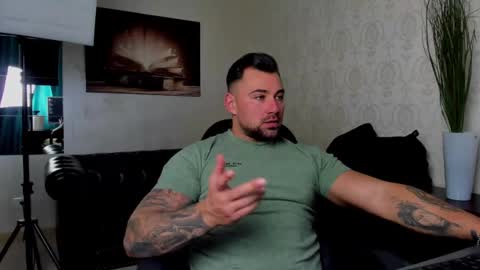 Snapshot of duncanstones chatting on February 10, 10:20 am DuncanStone online show from February 10, 10:20 am