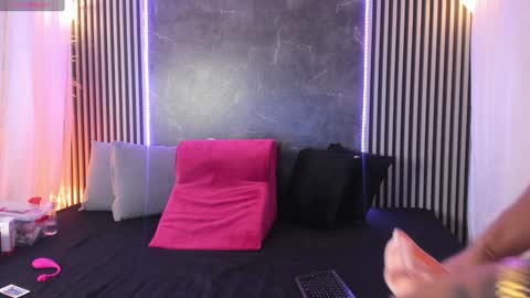 Duriel online show from February 5, 12:06 pm