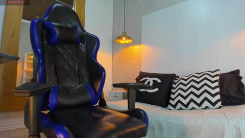 DUSAN  GREY online show from March 4, 5:03 am