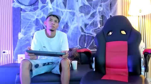 dustinandjordan online show from October 9, 9:25 am