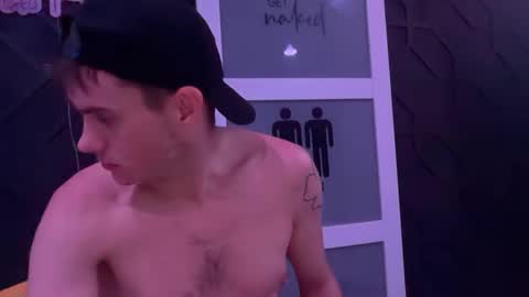 Snapshot of dwyer420 chatting on September 19, 8:04 am SothernBottomBoys online show from September 19, 8:04 am