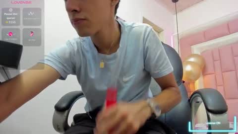 dyla_n18_ online show from October 12, 11:43 pm