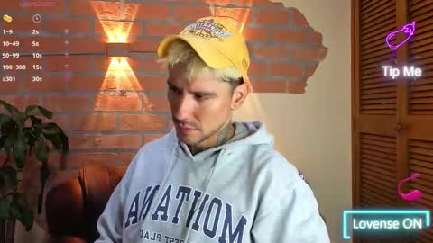 D Y L A N online show from October 21, 9:06 pm