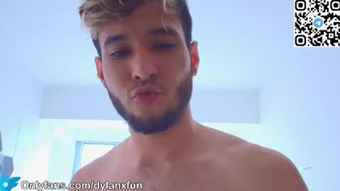 Snapshot of dylanxfun chatting on October 4, 7:51 pm dylanxfun online show from October 4, 7:51 pm