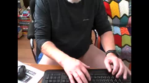 Snapshot of dyxson chatting on February 18, 5:00 pm dyxson online show from February 18, 5:00 pm