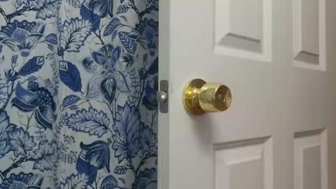 dzznutzzz online show from November 20, 3:17 am