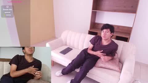 Snapshot of e_r_o_s_ chatting on September 23, 12:26 pm John online show from September 23, 12:26 pm