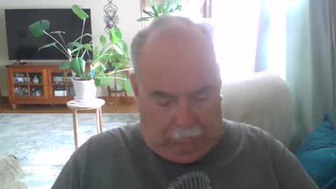 Snapshot of earl52 chatting on September 11, 7:13 pm earl52 online show from September 11, 7:13 pm