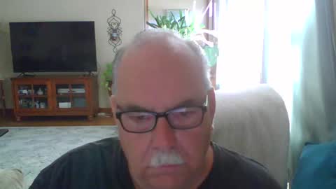 Snapshot of earl52 chatting on September 19, 6:41 pm earl52 online show from September 19, 6:41 pm