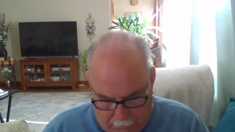 Snapshot of earl52 chatting on September 26, 7:33 pm earl52 online show from September 26, 7:33 pm