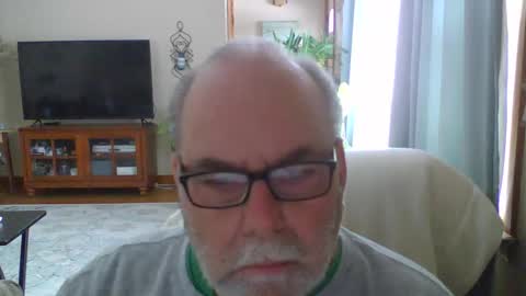 earl52 online show from March 5, 5:09 pm