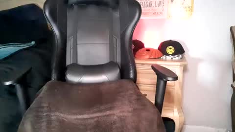 Snapshot of easybreezy20 chatting on September 21, 7:08 am TWITTER INSTAGRAM easybreezy20 ONLINE 1230 AM TO 7AM online show from September 21, 7:08 am