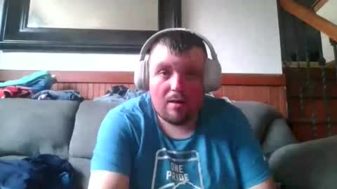 Eazyb91 online show from April 10, 6:04 pm