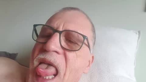 eddy0763 online show from April 16, 1:33 pm