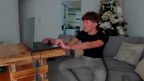 Edecio Cardenas online show from December 13, 3:43 pm