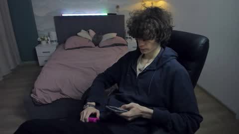 edvardblare online show from October 3, 1:27 pm