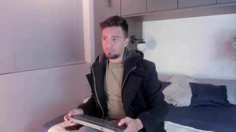 Snapshot of edward_maxx chatting on March 7, 3:51 am Eduardo online show from March 7, 3:51 am