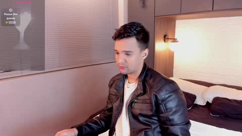 Snapshot of edward_maxx chatting on January 8, 3:29 am Eduardo online show from January 8, 3:29 am