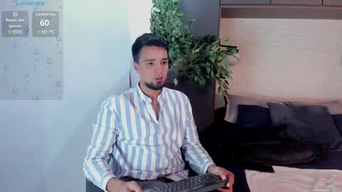 Snapshot of edward_maxx chatting on February 16, 3:26 am Eduardo online show from February 16, 3:26 am