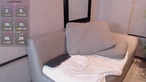 Snapshot of edward_maxx chatting on February 8, 3:30 am Eduardo online show from February 8, 3:30 am