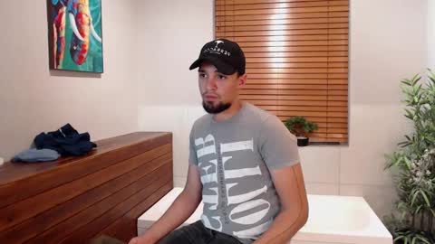 Snapshot of edward_maxx chatting on February 22, 3:45 am Eduardo online show from February 22, 3:45 am