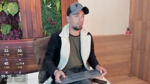 Snapshot of edward_maxx chatting on March 8, 3:26 am Eduardo online show from March 8, 3:26 am