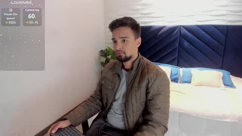 Snapshot of edward_maxx chatting on February 14, 3:33 am Eduardo online show from February 14, 3:33 am