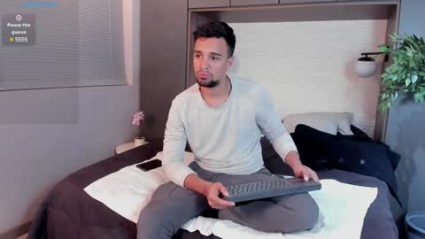 Snapshot of edward_maxx chatting on February 4, 3:54 am Eduardo online show from February 4, 3:54 am