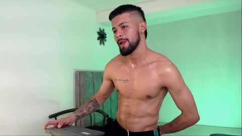 Snapshot of eevil_boys_77 chatting on October 2, 12:31 pm eevil_boys_77 online show from October 2, 12:31 pm
