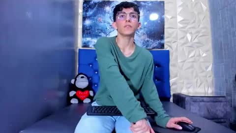 Elan Giralon online show from April 18, 9:47 pm