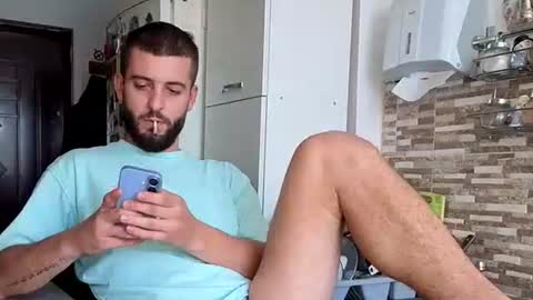 elchapoguzman95 online show from October 9, 1:16 pm